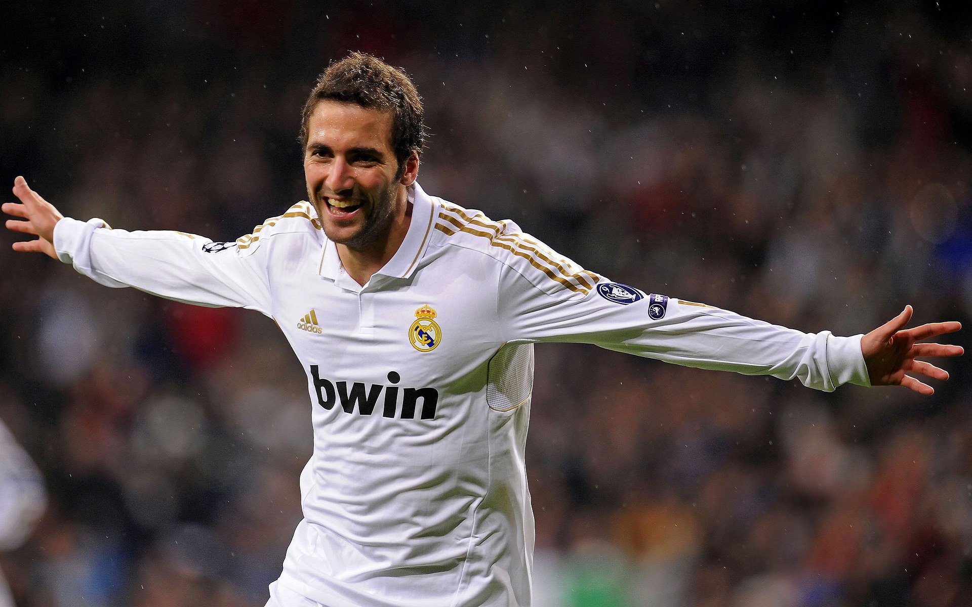 “青少年足球文化交流深入基层，丰富多彩的体育盛事”，开展青少年足球训练的意义